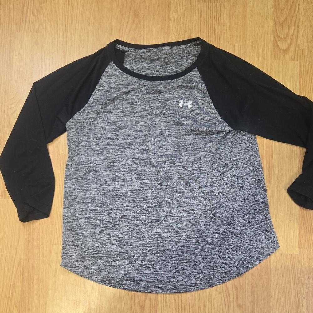 Under Armour Heathered Black and Gray Baseball Tee